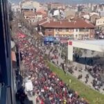 В Турции продолжаются массовые протесты в поддержку задержанного мэра Стамбула Экрема Имамоглу.