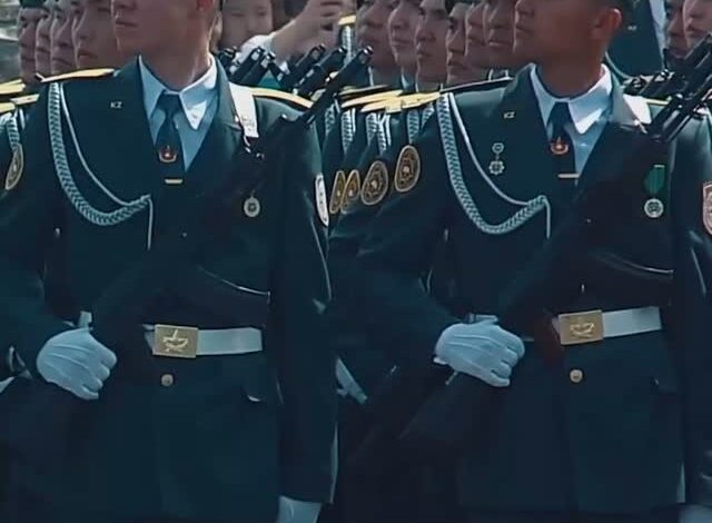 Ура! Руслан Жаксылыков Министр обороны РК поприветствовал пешие подразделения участников военного парада, посвящённого 8…