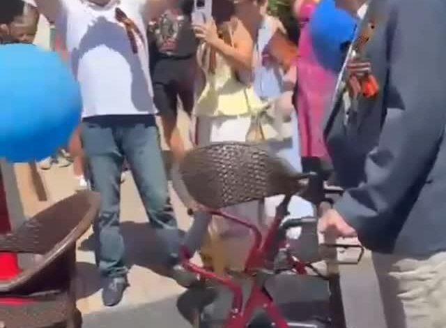 В США поздравили ветерана ВОВ в Санни-Айлс-Бич, Майами — ему 102 года В русском районе Майами Санни-Айлс-Бич прошла…