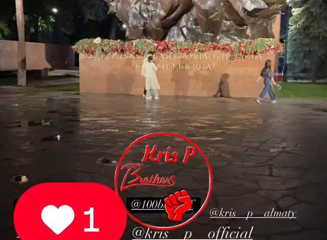 Жесть конечно. Зачем возложенные цветы воровать?