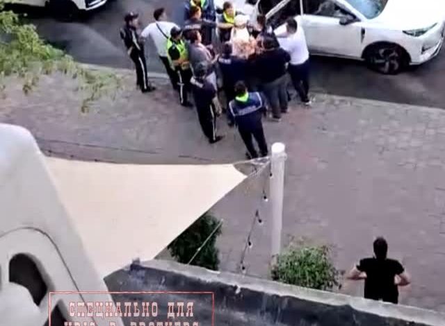 Подробности уточняются. Смотрите следующее видео в нашей ленте на странице в подробностях как начинался конфликт