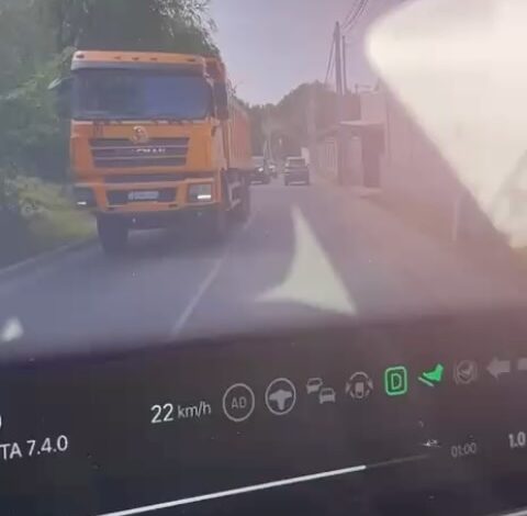 Админ выложи пожалуйста! Ехал по улице Оспанова вниз возле ЖК Alatau Hills, навстречу ехал Митсубиси 533AOM02, на мои си…