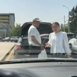 Приветствую разве можно так в наглую нарушать ? Остановка по второй полосе, высадка пассажиров не положенном месте , соз…