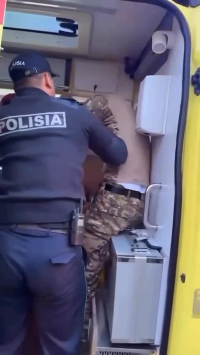 В Атырау пьяный мужчина устроил драку в карете скорой помощи. Вечером 2 октября в микрорайоне Балыкши прохожие заметили …