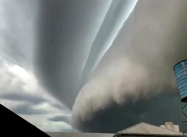 Тем временем над Бразилией. На что похоже?