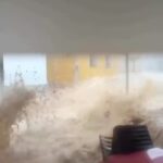 Мощное наводнение обрушилось на Каталонию. Из-за шторма «Элис» были затоплены улицы, автомобили и первые этажи домов. Ты…