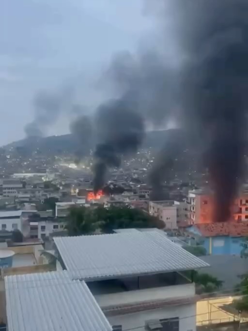 Война началась между властями и наркокартелями в Бразилии — за час погибло не менее 80 человек, включая мирных жителей, …