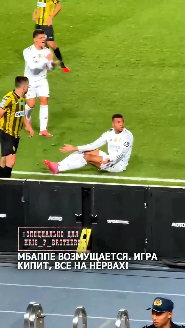 «Реал» открывает счет на 25-й минуте. 0:1 в пользу мадридцев.