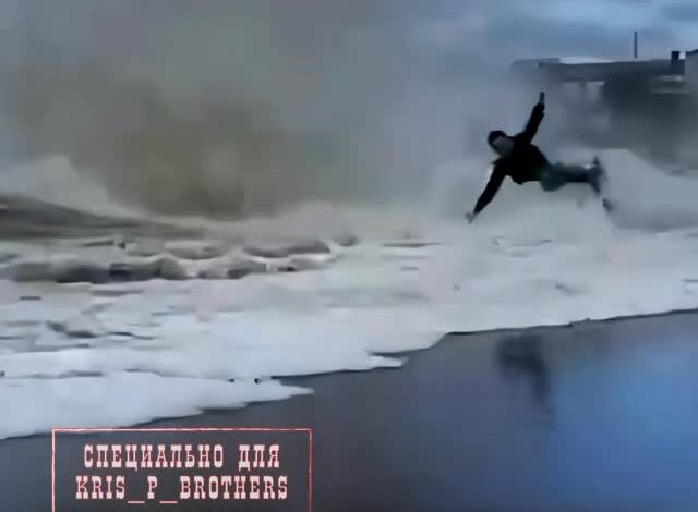 Шторм «Эми» обрушился на Великобританию и Ирландию — один погиб, сотни тысяч остались без света. Скорость ветра достигае…