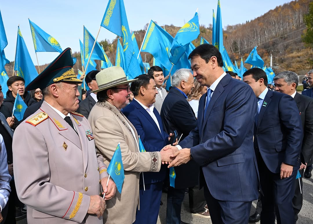 Алматыда Республика күніне орай Мемлекеттік туды көтеру рәсімі өтті «Медеу» мұз айдынында өткен салтанатты рәсімге Алмат…