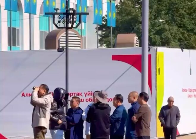 Алматинцев удивила современная мойка улиц Эта мойка проводится специально, чтобы смыть остатки бензина, следы шин, разны…