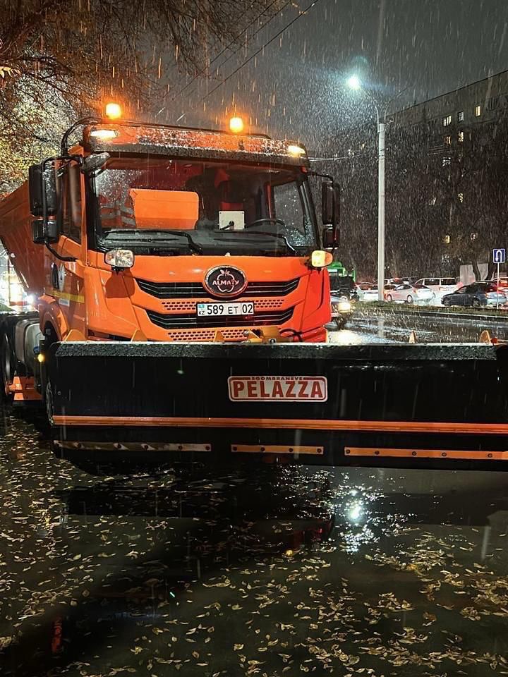 В Алматы усилена работа служб для обеспечения безопасности в период осадков* Алматы готовится к снегу: коммунальные служ…