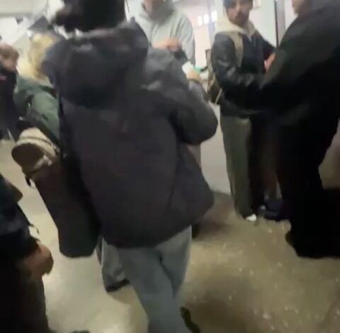 Здравствуйте. Это миграционный отдел полиции, бостандыкского района куда приезжают более 1000 иностранцев чтобы сдавать …