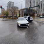 Водитель даже не признает своей вины просто нагло себя введет я ехал по главной дороге рядом со мной маленькая дочь он д…