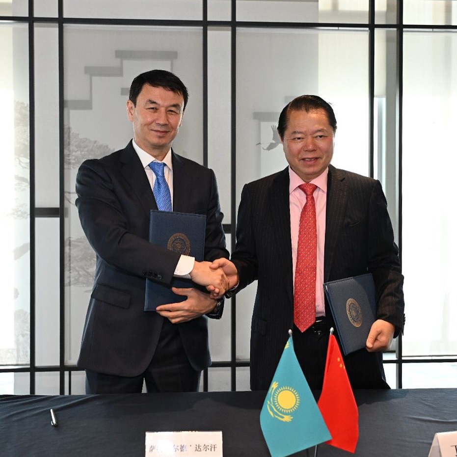 Дархан Сатыбалды обсудил перспективы сотрудничества с китайской корпорацией Yuexing Group В рамках рабочей поездки в Кит…